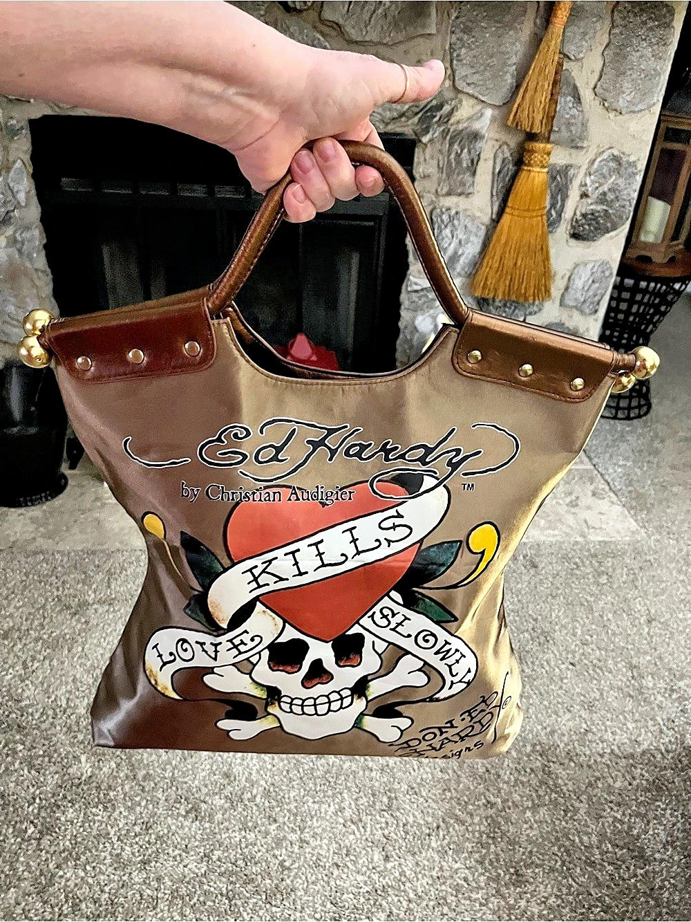 Ed Hardy graphic shoulder bag Graphic Bag
Odor free